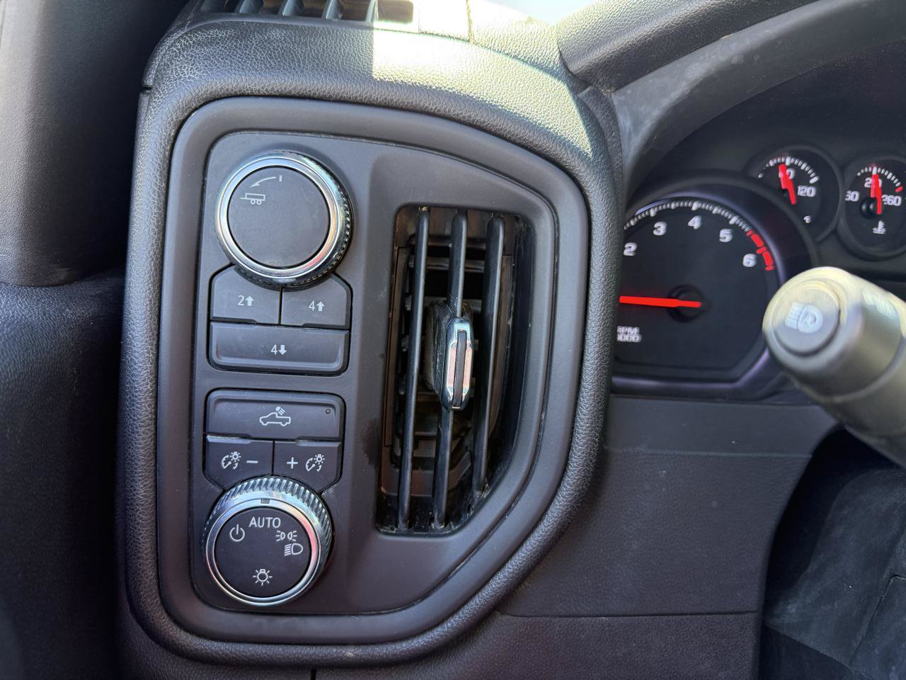 Used 2024 GMC Sierra 2500 Pro w/ Convenience Package AWD/4WD image 10