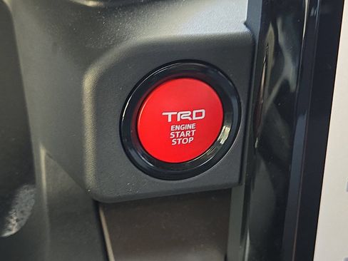 Used 2025 Toyota Tacoma TRD Sport AWD/4WD image 18