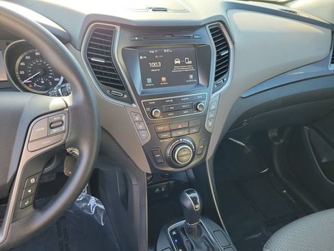 Used 2018 Hyundai Santa Fe SE FWD image 22