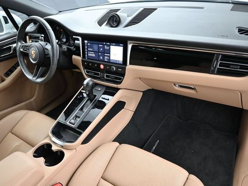 Certified 2023 Porsche Macan AWD/4WD image 27