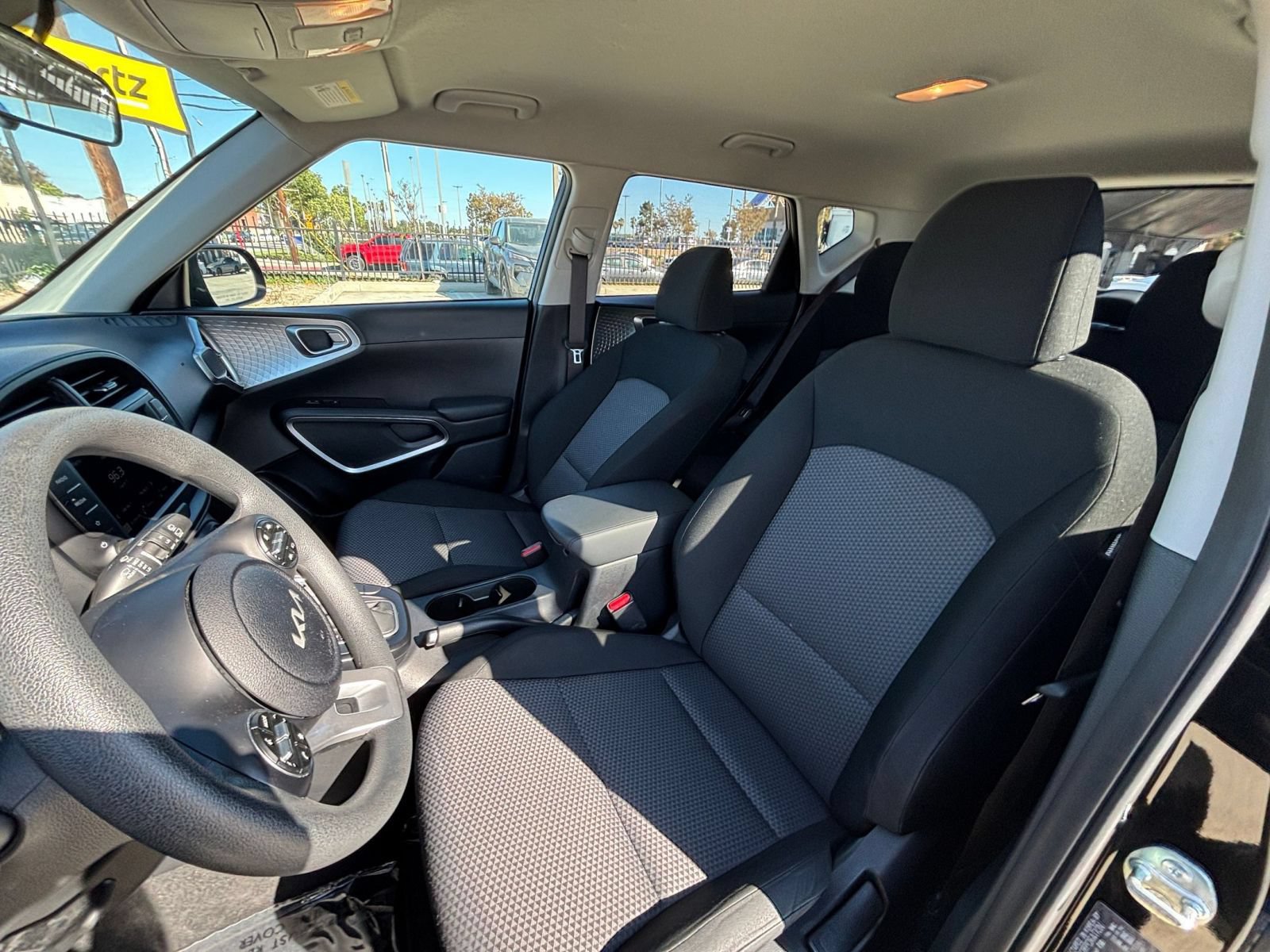 Used 2025 Kia Soul LX w/ LX Technology Package FWD image 35
