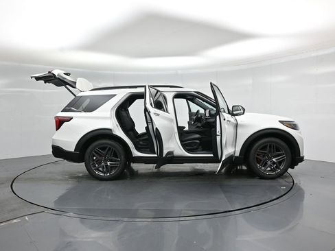 New 2026 Ford Explorer ST-Line image 4