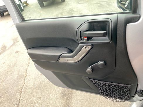 Used 2018 Jeep Wrangler Unlimited Sport w/ Connectivity Group image 18