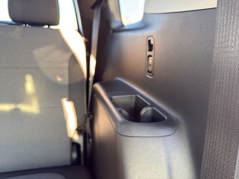 Used 2021 Chevrolet Traverse LT image 34