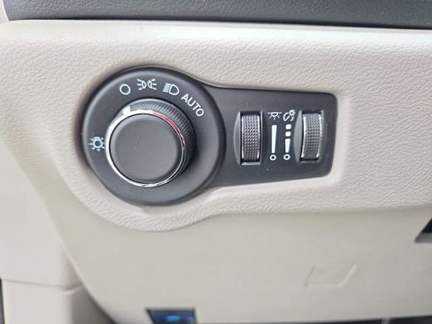 Used 2023 Chrysler Voyager LX FWD image 24
