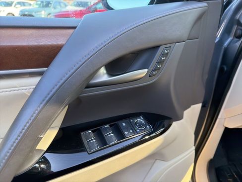 Used 2020 Lexus LX 570 4WD w/ Luxury Package image 32