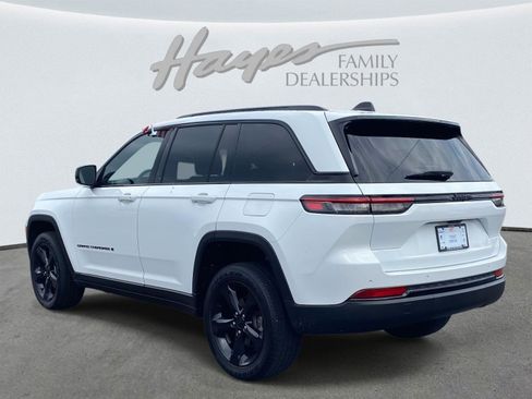 Certified 2024 Jeep Grand Cherokee Altitude image 38