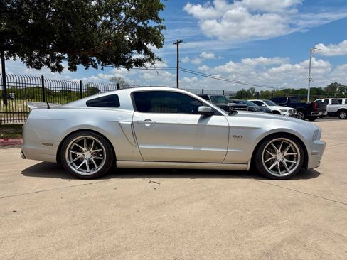 Used 2014 Ford Mustang GT Premium RWD image 2