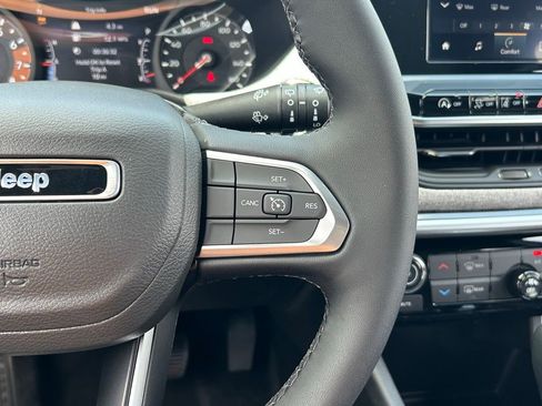 New 2025 Jeep Compass Latitude image 33