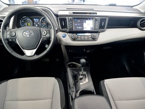 Used 2018 Toyota RAV4 XLE image 17
