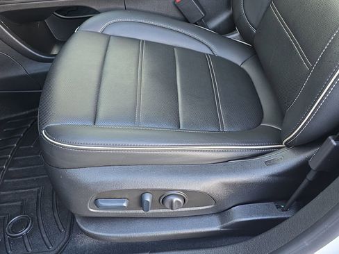 Used 2023 GMC Acadia Denali w/ Denali Technology Package image 32