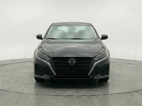 Used 2025 Nissan Altima 2.5 SV image 2