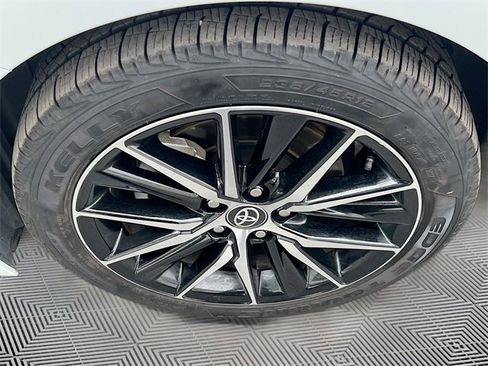 Used 2024 Toyota Camry SE image 28