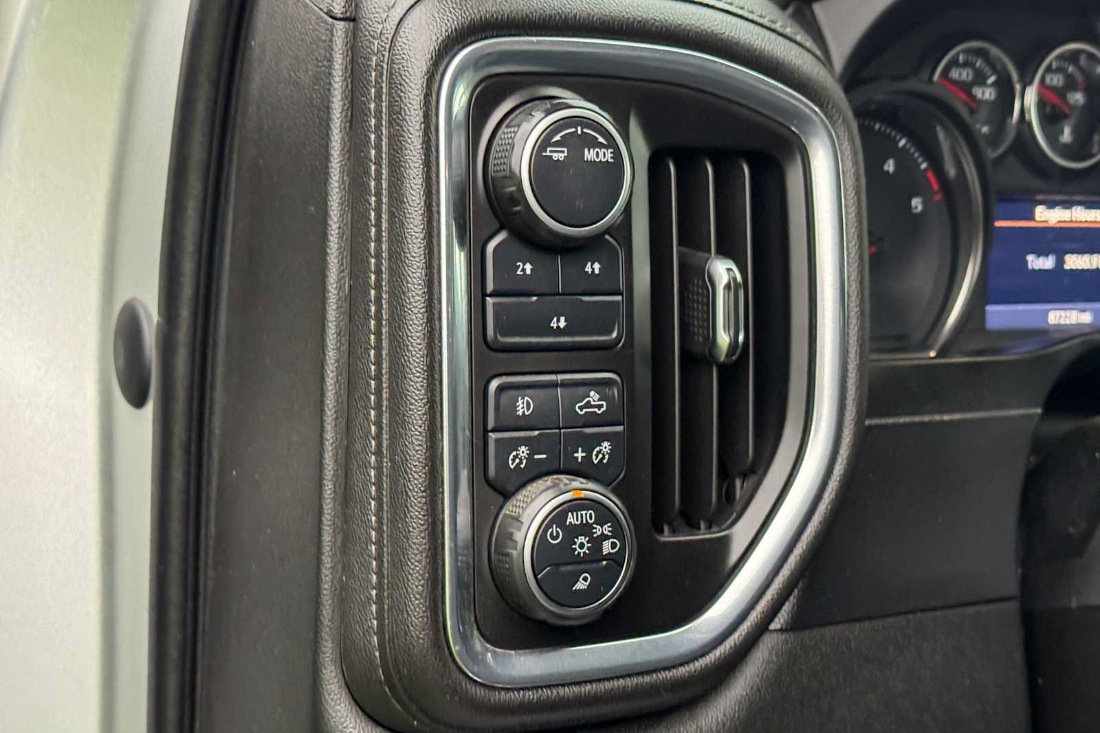 Used 2021 Chevrolet Silverado 2500 LT w/ True North Edition AWD/4WD image 17