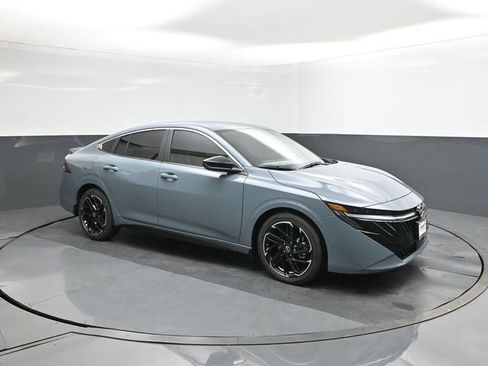 New 2026 Nissan Sentra SR w/ Floor Mat Package image 17