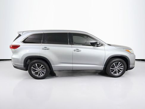 Used 2018 Toyota Highlander XLE FWD image 10