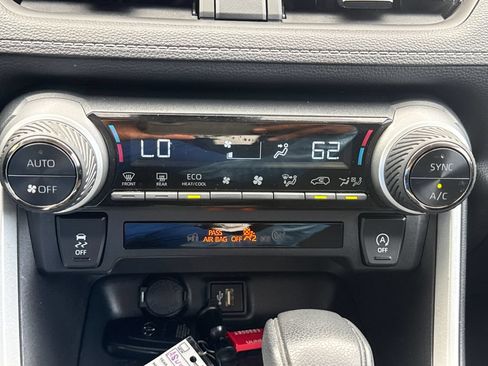 Used 2025 Toyota RAV4 XLE AWD/4WD image 24