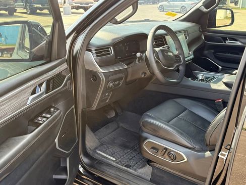 Used 2024 Jeep Wagoneer Series II AWD/4WD image 15