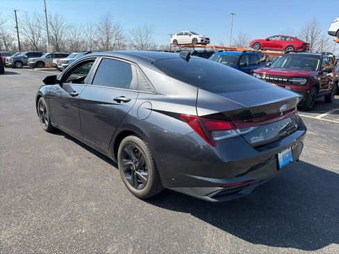 Used 2021 Hyundai Elantra SEL w/ Convenience Package image 4