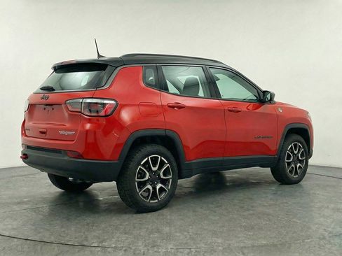 Used 2025 Jeep Compass Trailhawk image 9
