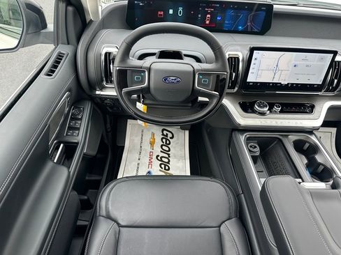 New 2025 Ford Expedition Max Platinum w/ Driver's Package image 6
