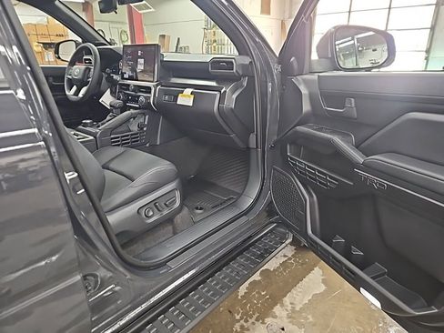 New 2025 Toyota 4Runner TRD Off-Road Premium image 40