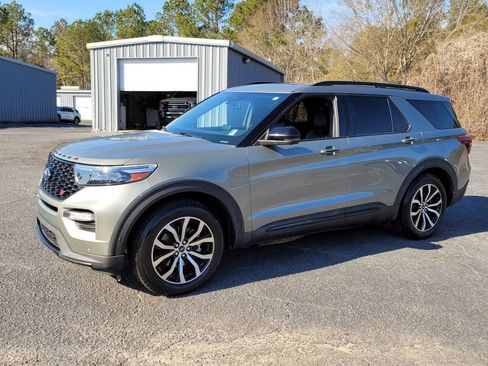 Used 2020 Ford Explorer ST w/ Premium Technology Package image 3
