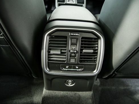 New 2026 Porsche Macan image 21