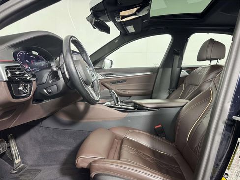 Used 2023 BMW M550i xDrive w/ Executive Package image 4