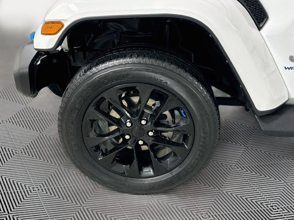 Used 2023 Jeep Wrangler Unlimited Sahara w/ Cold Weather Group AWD/4WD image 25