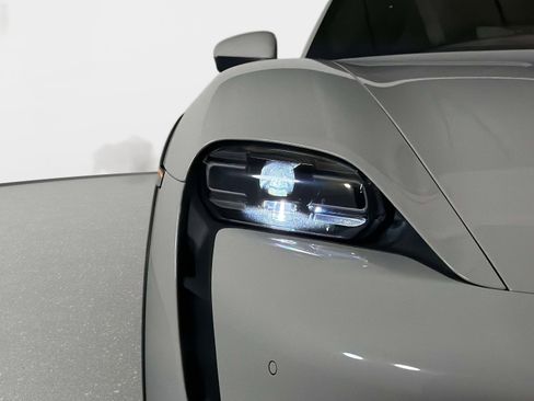 Used 2022 Porsche Taycan 4S AWD/4WD image 9