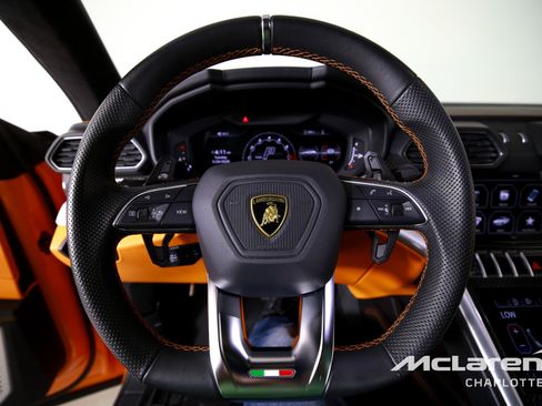 Used 2022 Lamborghini Urus AWD/4WD image 14