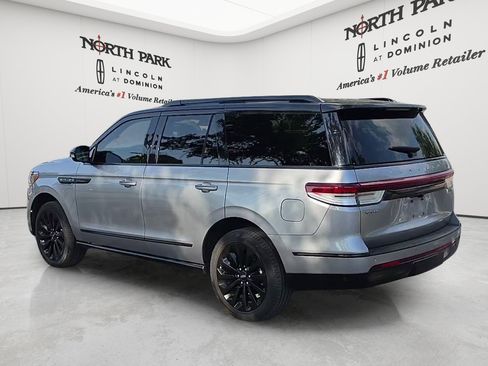 Used 2023 Lincoln Navigator Reserve RWD image 3