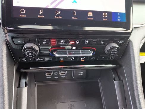 New 2025 Jeep Grand Cherokee Limited w/ Luxury Tech Group II image 19