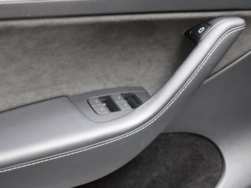 Used 2023 Tesla Model Y Long Range image 19