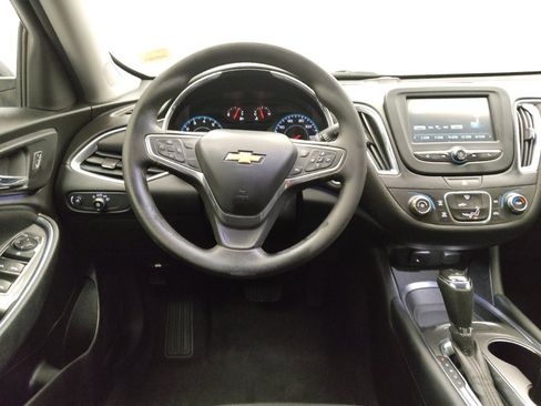 Used 2018 Chevrolet Malibu LT image 22