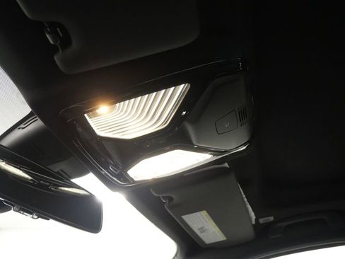 Used 2025 BMW 330i 330i w/ M Sport Package image 22