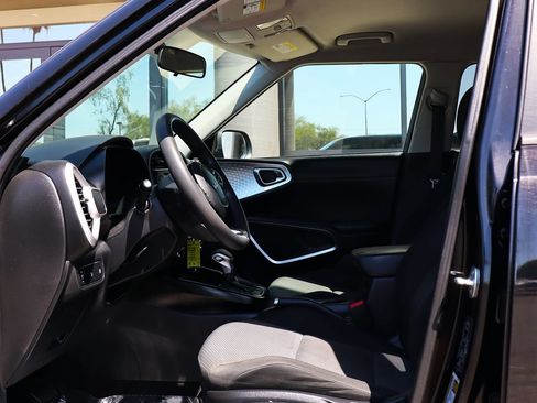 Used 2022 Kia Soul LX FWD image 37
