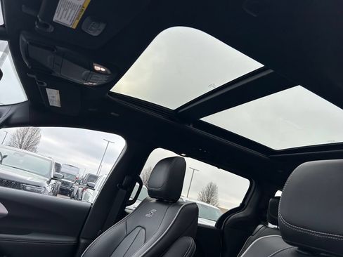 New 2026 Chrysler Pacifica Limited w/ S Appearance Package FWD image 24