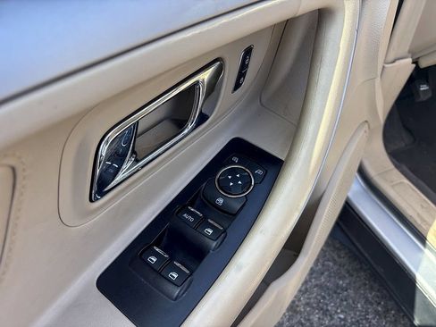 Used 2017 Ford Taurus SE FWD image 11