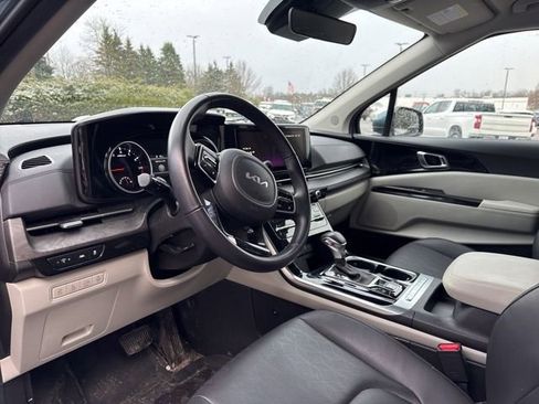 Used 2024 Kia Carnival EX image 6