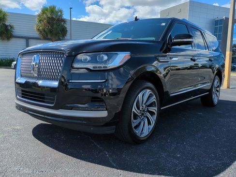 Used 2024 Lincoln Navigator L Premiere image 8
