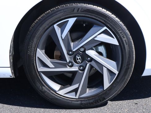 Used 2025 Hyundai Elantra Sport image 19