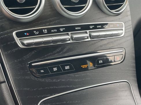 Used 2021 Mercedes-Benz GLC 300 image 27
