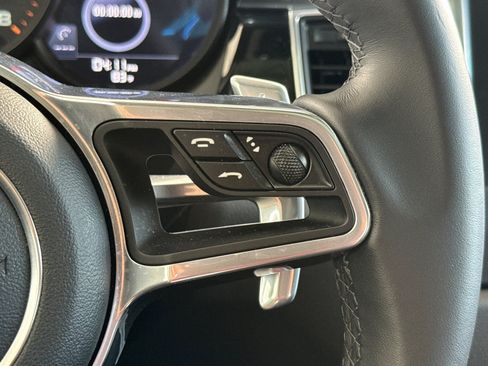 Used 2018 Porsche Macan Sport Edition AWD/4WD image 31