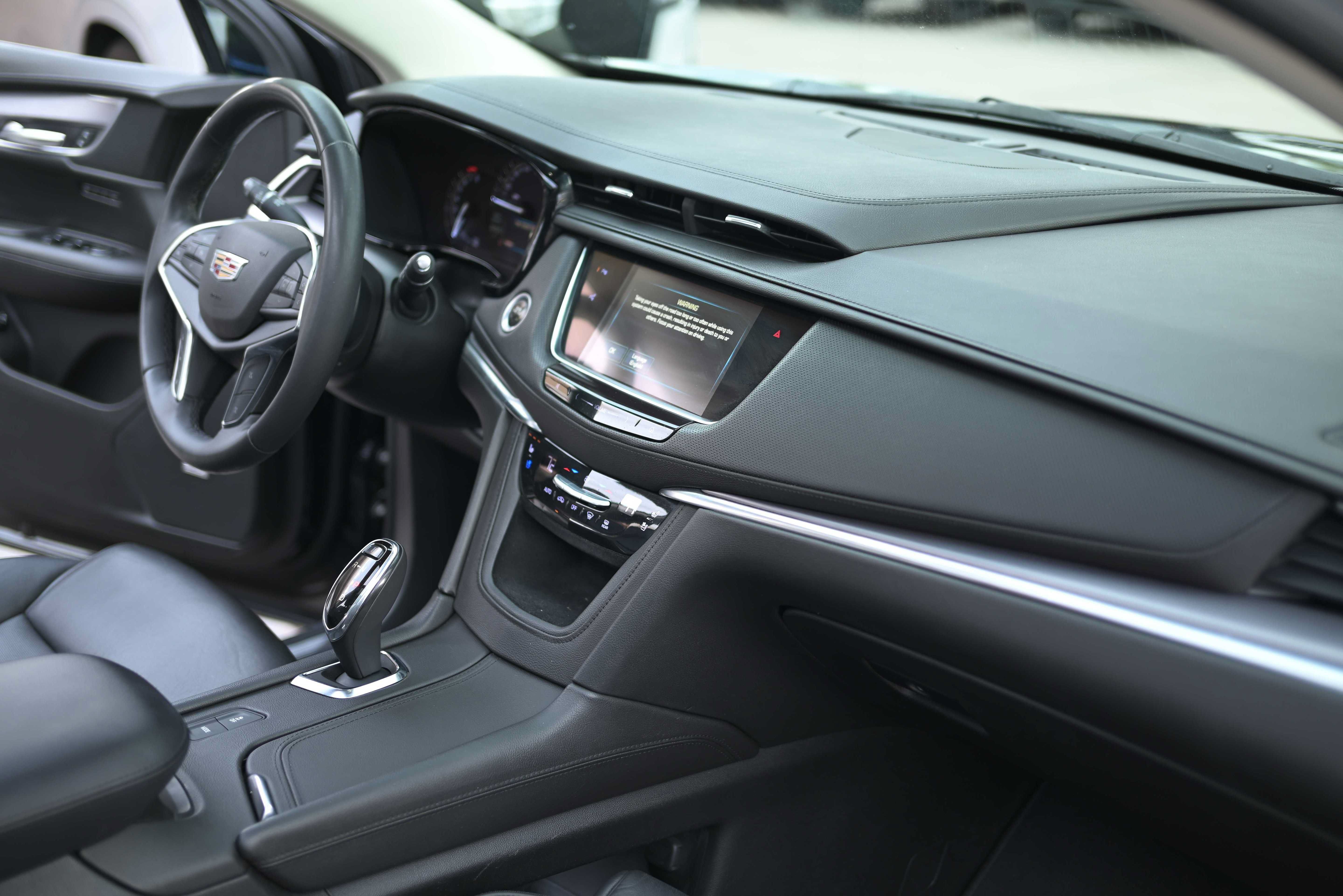 Used 2018 Cadillac XT5 Premium Luxury w/ Driver Assist Package FWD image 13