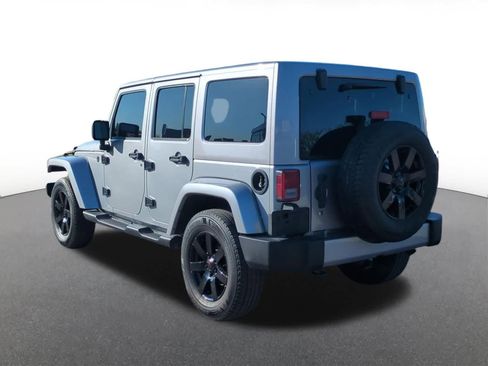 Used 2017 Jeep Wrangler Unlimited Sahara w/ Dual Top Group AWD/4WD image 4