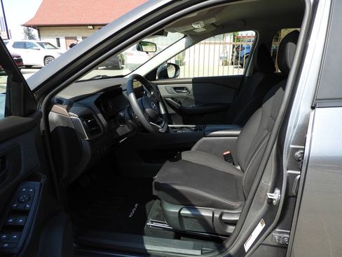 Used 2023 Nissan Rogue S AWD/4WD image 11