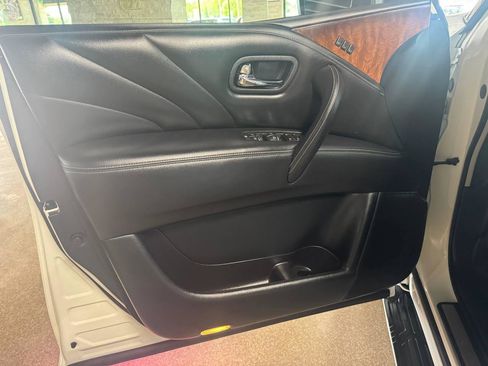 Used 2017 INFINITI QX80 2WD w/ Deluxe Technology Package image 23