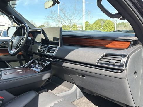 Used 2024 Lincoln Navigator Reserve image 29